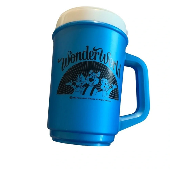 Vintage Wonder World plastic coffee mug - Picture 3 of 3